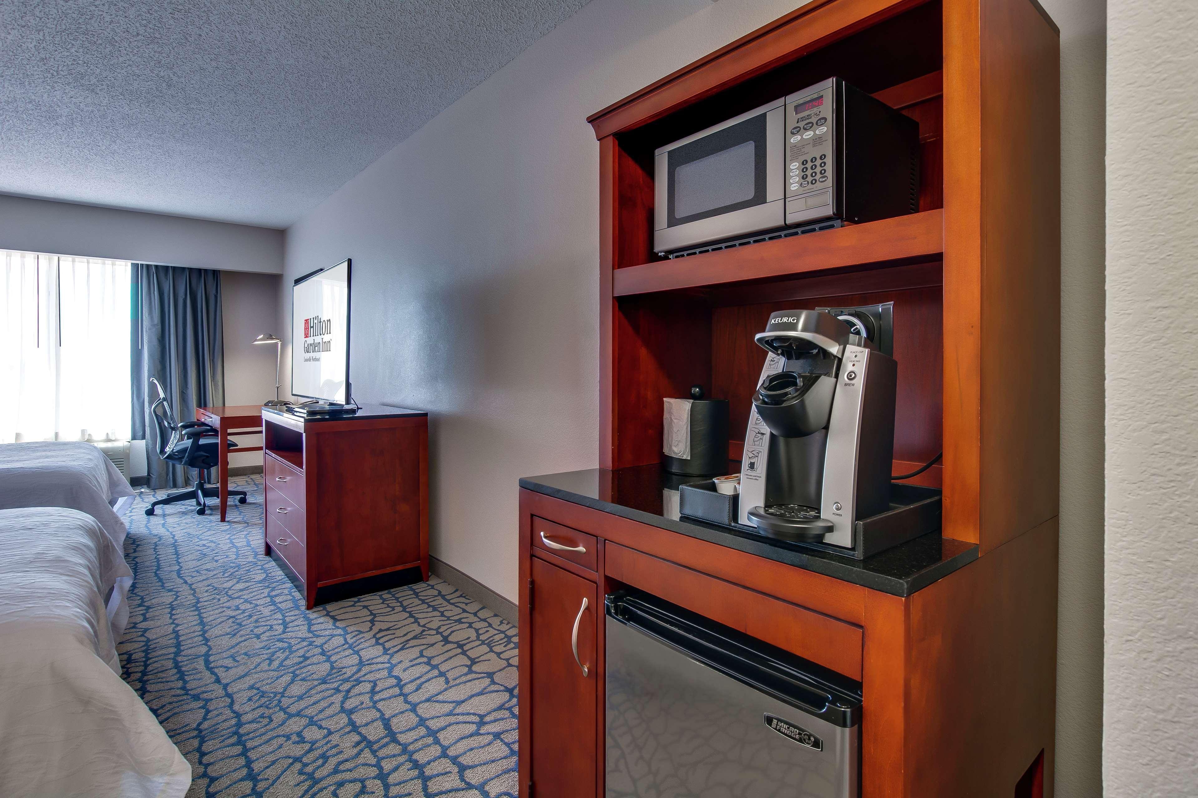 Hilton Garden Inn Louisville-Northeast Exterior foto